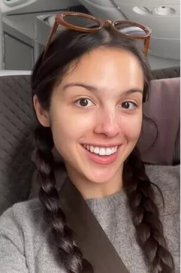 Le Specs Outta Love Gafas de sol en color caramelo usadas por Olivia Rodrigo en su publicación de Tiktok el 3 de octubre de 2024