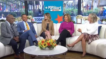 Falda cruzada con flecos en increíble cuadro escocese usada por Dylan Dreyer como se ve en Today el 15 de octubre de 2024
