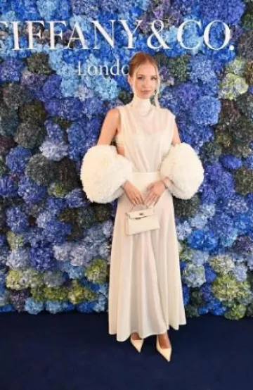 Body de lana de cuello alto Alaia usado por Leonie Hanne en Tiffany & Co. Windows of Wonder el 3 de octubre de 2024