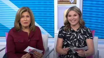Vestido de manga corta con estampado floral de Rabanne usado por Jenna Bush Hager como se ve en Today with Hoda & Jenna el 16 de octubre de 2024