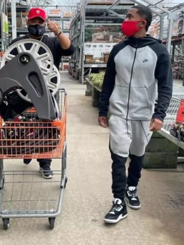 Joggers Nike Black & Grey Heather Fleece usados por Zaytoven en la cuenta de Instagram @zaytovenbeatz