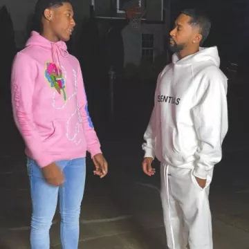 Sudadera con capucha Fear Of God White & Black 3D Logo usada por Zaytoven en la cuenta de Instagram @zaytovenbeatz