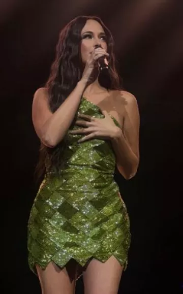 La robe Annie Ibiza Fox en mousse portée par Kacey Musgraves lors de la tournée Deeper Well : Inglewood le 4 octobre 2024