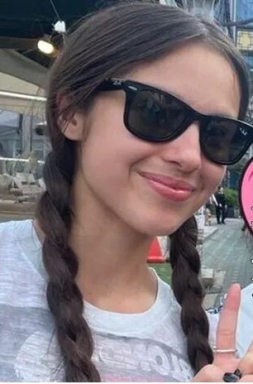 Ray-Ban Rb4420 Sunglasses worn by Olivia Rodrigo in Manila on October 4, 2024