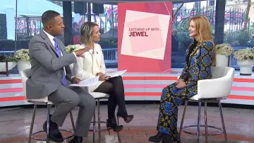 Blazer Alice + Olivia Breann en Regal Romance Sapphire porté par Jewel comme on le voit dans Today le 18 octobre 2024