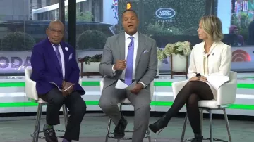 Gal Meets Glam Ines Vestido recto de manga larga con cuello corbatado usado por Dylan Dreyer como se ve en Today el 18 de octubre de 2024