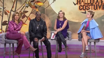 Cinq a Sept Rainer Jacket en Dark Ube usado por Hoda Kotb como se ve en Today with Hoda & Jenna el 18 de octubre de 2024