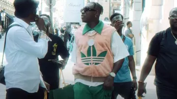 Polo oversize Adidas Blanco y Verde con cuello usado por Zlatan en Zlatan - Good Life {Freestyle}