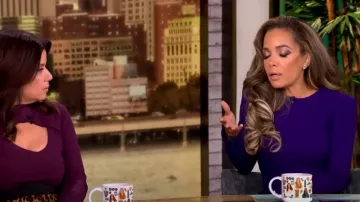 Alice + Olivia Porla Layered Look Sweater porté par Alyssa Farah comme on le voit dans The View le 16 octobre 2024