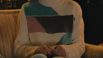 Outfits of Hysteria! TV series: Linda Campbell (Julie Bowen)wears Turtleneck Sweater in season 1, episode 1