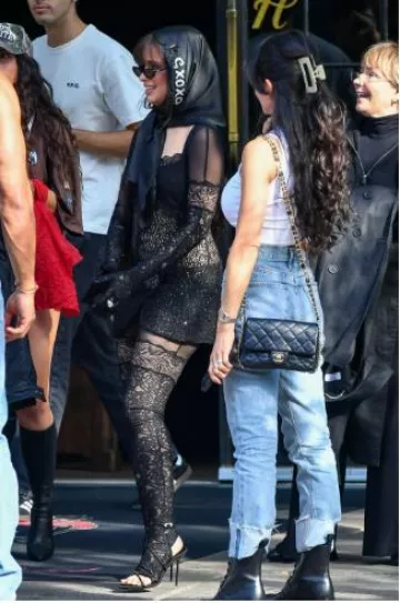 Paris Texas Sandale à lacets Liz portée par Camila Cabello à New York le 5 octobre 2024