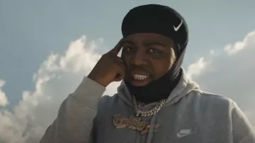 Capuche Nike Pro Hyperwarm portée par Big30 dans Big30 - FaceTime With My Mama (Vidéo Officielle)