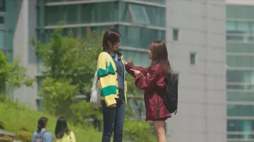 My ID is Gangnam Beauty Outfits: Kang Mi Rae (Im Soo-hyang) usa cárdigan multicolor de Trunk Project en el episodio 1 de la temporada 1