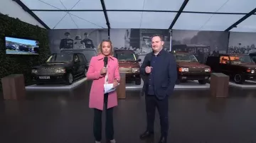Gabardina J. Crew Double Cloth Slim Italian Wool Trench usada por Dylan Dreyer como se ve en Today el 18 de octubre de 2024