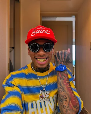 Hublot x Richard Orlinski All Blue Classic Fusion usado por NLE Choppa en la cuenta de Instagram @nlechoppamusic