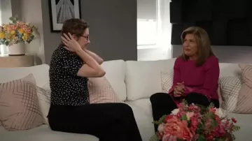 Haut à manches longues Simkhai Agata en magenta porté par Hoda Kotb comme on le voit dans Today le 21 octobre 2024