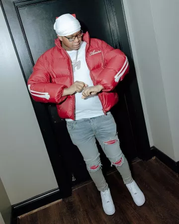 Doudoune Amiri Red Skeleton Bones portée par VonOff1700 sur le compte Instagram @vonoff1700