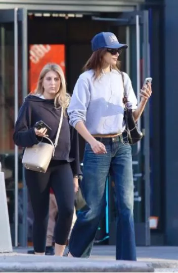 Thistles Al Black Sunglasses worn by Kaia Gerber in New York City on October 7, 2024