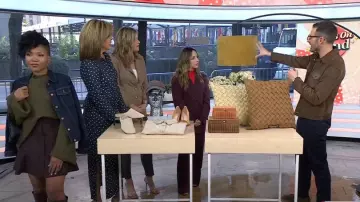 Sandales à talons hauts Zara en rouge portées par Lilliana Vazquez, comme on le voit dans Today with Hoda & Jenna le 21 octobre 2024