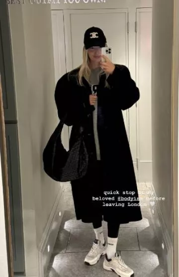 Zapatillas Chanel CC usadas por Leonie Hanne en su historia de Instagram el 7 de octubre de 2024