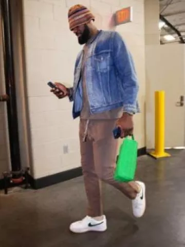 Nike Air Force 1 Low Couleur du mois Vert forêt portée par LeBron James sur le compte Instagram @cavs