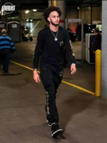 Camiseta de manga larga Chrome Hearts Black & Camo Triple Cross usada por Dereck Lively II en la cuenta de Instagram @cavs