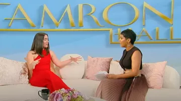 Cinturón de cierre con hebilla festoneada Alaia usado por Tamron Hall como se ve en Tamron Hall Show el 18 de octubre de 2024