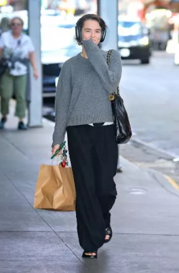 Apple Airpods Max worn by Zoey Deutch in New York City on October 6, 2024