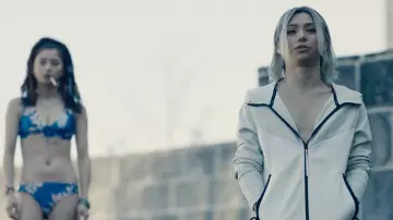 Alice In Borderland looks: Chishiya (Nijirō Murakami) wears a white Nike zip-up jacket in Season 1 Episode 2