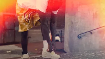 Jordan 4 Retro Metallic Gold portée par Quando Rondo en Quando Rondo - Luh Wodie [Official Music Video]