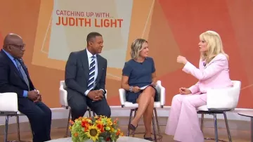 Gabriela Hearst Pantalon évasé en laine taille mi-haute en fard à joues porté par Judith Light comme on le voit dans Today le 22 octobre 2024