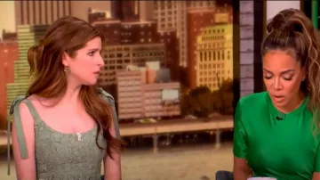 Vestido midi de encaje de ganchillo de amapola Markarian usado por como se vio en The View el 22 de octubre de 2024