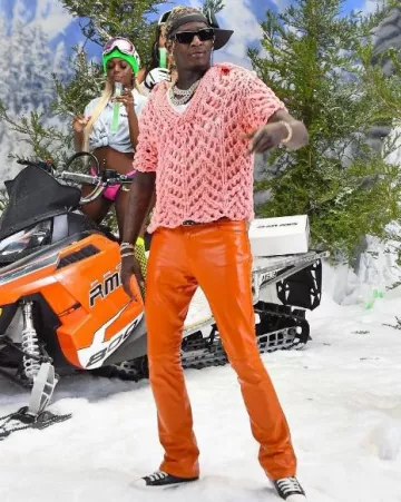 Visera negra con bolsillo con cremallera de Burberry usada por Young Thug en la cuenta de Instagram @young.thug.world