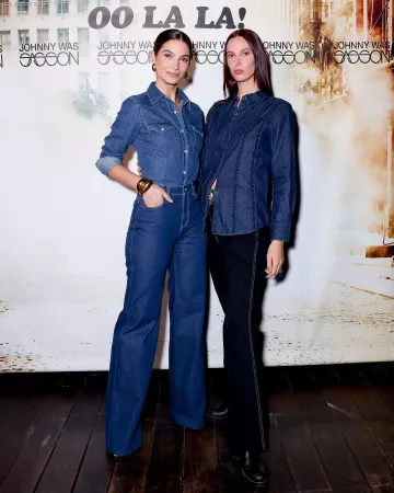 Johnny Was Sasson Lumiere Wide Leg Jean usado por Lily Aldridge en el lanzamiento de Johnny Was X Sasson el 10 de octubre de 2024