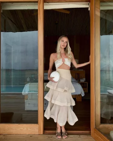 Sandalia Hermès Epsom Oran usada por Leonie Hanne en su publicación de Instagram el 10 de octubre de 2024