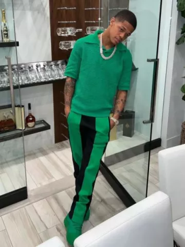 Polo Bottega Veneta Green Triangle Crochet porté par YK Osiris sur le compte Instagram @ykosiris