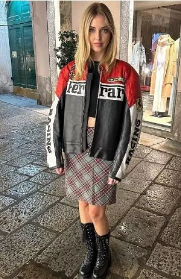 Blouson en cuir Ferrari F1 Racing porté par Chiara Ferragni sur son post Instagram le 11 octobre 2024
