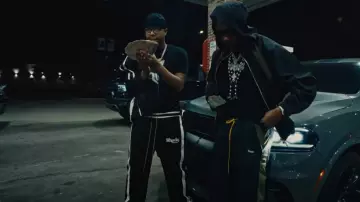 Pantalon de survêtement de ski Rhude Black & White Stripe porté par VonOff1700 dans VonOff1700- Slide ft Rob49 (Vidéo Officielle)