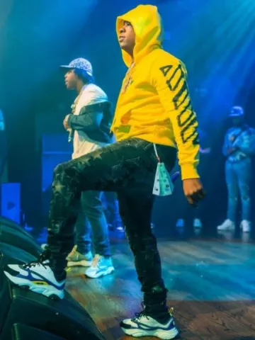 Jeans Amiri x Chemist Antique Black Star Patch porté par Yo Gotti sur le compte Instagram @yogotti1_fans