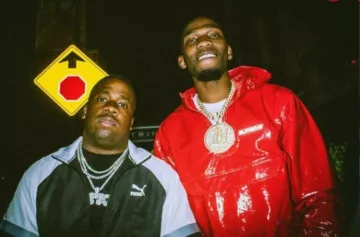 Chaqueta Supreme Red Crinkled Anorak usada por BlocBoy JB en la cuenta de Instagram @yogotti1_fans