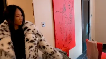 Stella McCartney Manteau en fausse fourrure à imprimé animalier porté par Katie Ginella comme on le voit dans The Real Housewives of Orange County (S18E16)