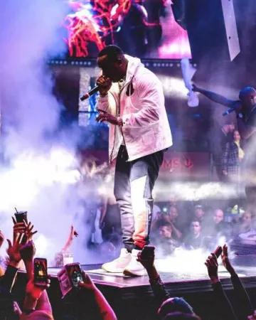 Moncler White Montreal Hooded Jacket worn by Yo Gotti on the Instagram account @yogotti1_fans