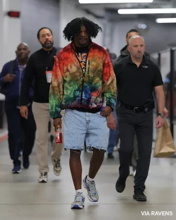 Veste polaire multicolore Supreme x The Muppets portée par Lamar Jackson sur le compte Instagram @nfl