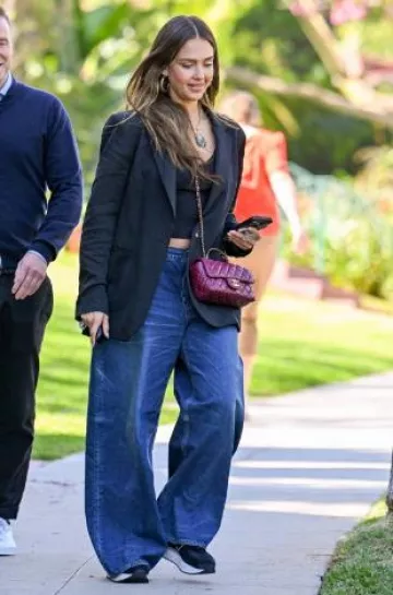 Zapatillas de plataforma New Balance 574+ usadas por Jessica Alba en Beverly Hills el 12 de octubre de 2024