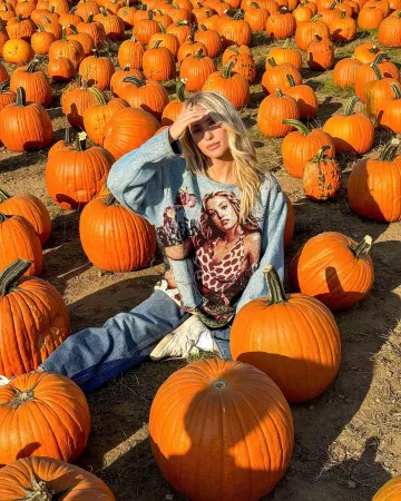 Zapatillas Reebok Classics Off-White Club C Vintage usadas por Alix Earle en su publicación de Tiktok el 11 de octubre de 2024