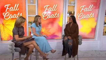 Alexa Chung Abrigo blazer cruzado en gamuza usado por Rajni Jacques como se vio en Today with Hoda & Jenna el 23 de octubre de 2024