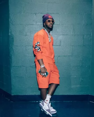 Sudadera Chrome Hearts Orange Spark usada por Toosii en la cuenta de Instagram @toosii