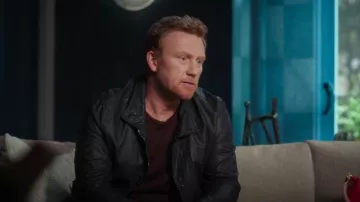 Chaqueta de John Varvatos Luther usada por el Dr. Owen Hunt (Kevin McKidd) como se ve en Grey's Anatomy (T21E05)