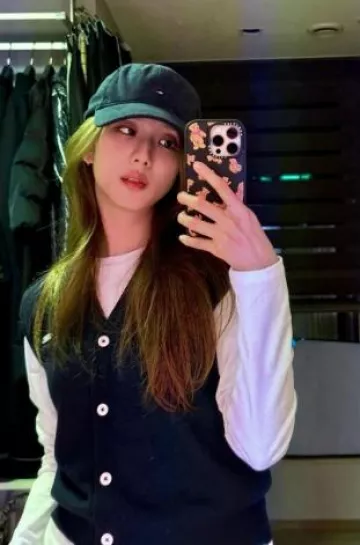 Avam Home Megan Knit Vest worn by Jisoo on her Instagram Post on October 13, 2024