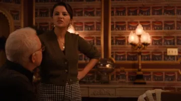 Rellery Marigold Initial Necklace worn by Mabel Mora (Selena Gomez) as seen in Only Murders in the Building (S04E08)